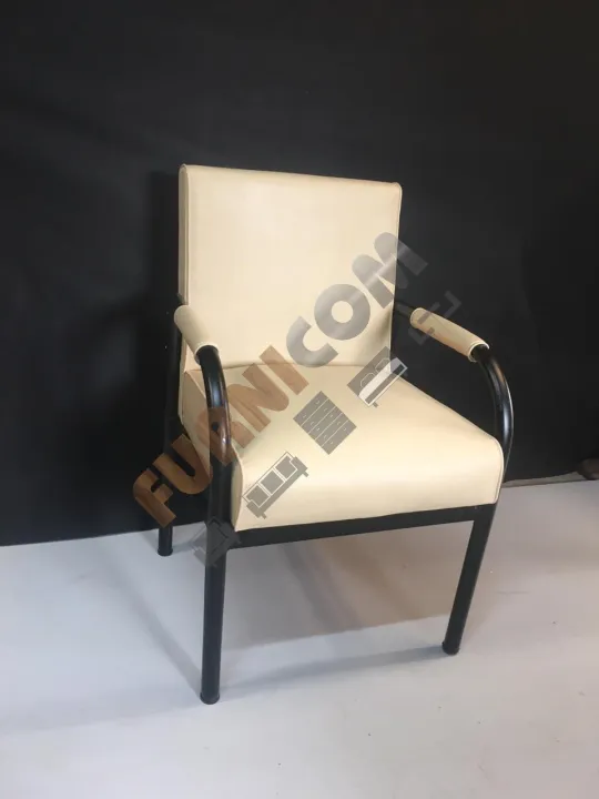 Straight-Backed%20Visitor%20Chair%20(FCVC%202)%20-%20Image%204