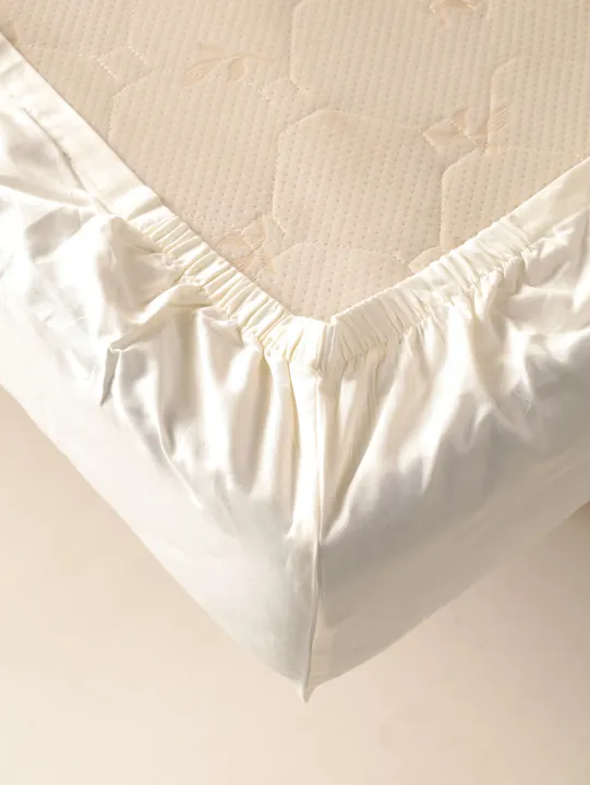 300%20TC%20Fitted%20sheet%20with%20pillow%20covers%20-%20100%25%20Cotton%20Sateen%20-%20Ivory%20-%20Image%202