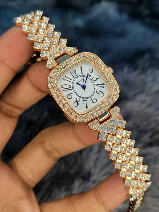 Fashionable%20Women's%20Quartz%20Wristwatch%20-%20round%20Dial%20-%20Stainless%20Steel%20Strap%20-%20Water%20Resistant%20-%203ATM%20-%20Analog%20Display%20-%20Image%203