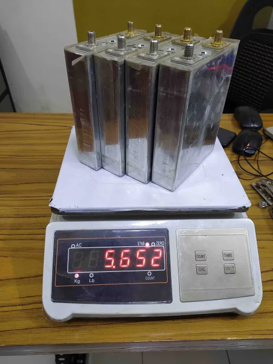 3.2V%2040AH%20Lithium%20Iron%20Phosphate%20(LiFePO4)%20Battery%20-%204%20Cells%20For%2012%20Volt%20Battery%20Pack%20-%20Image%203