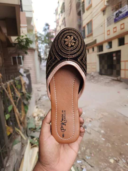 Girls%20exclusive%20Eid%20collection%20nagra%20shoes%20-%20Image%202