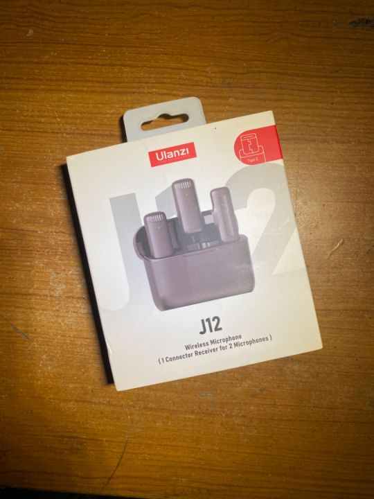 Wireless%20Lavalier%20Microphone%20Ulanzi%20J12%20Dual%20Wireless%20Microphone%20With%20Charging%20Case%20For%20Lighting%20port%20-%20Image%205
