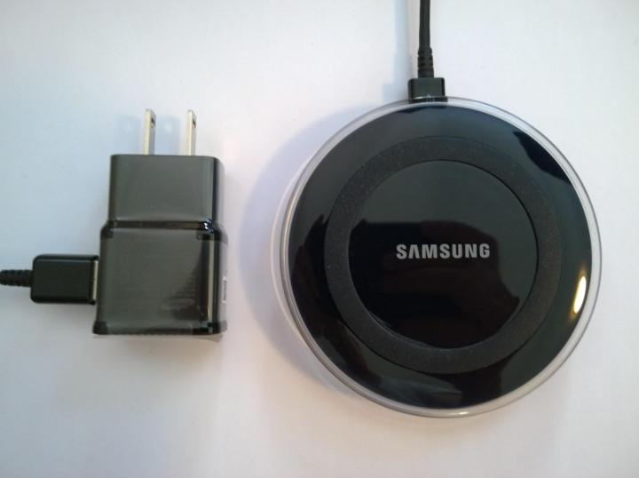 Samsung%20Wireless%20Charger%20Pad%20-Black%20-%20Image%205