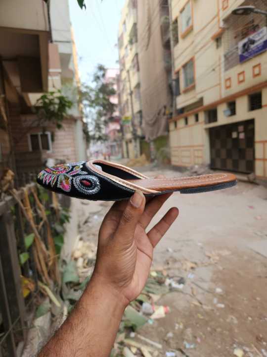 Girls%20exclusive%20Eid%20collection%20nagra%20shoes%20-%20Image%204