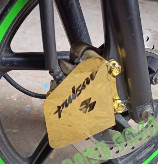 Hydraulic%20Metal%20Clipper%20Cover%20or%20Churi%20for%20Pulsar%20Motorcycle-%20golden%20Colour%20-%20Image%202