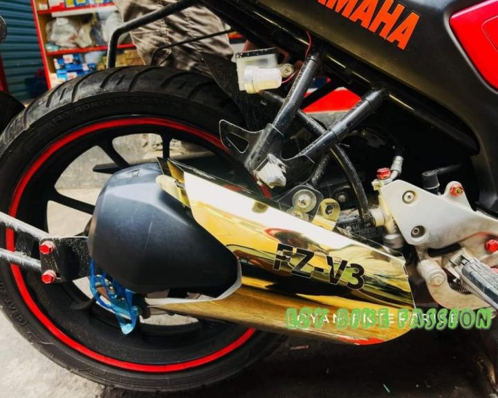 Yamaha%20fz-v3%20Motorcycle%20exhaust/silencer%20metal%20cover%20colour-golden%20-%20Image%202
