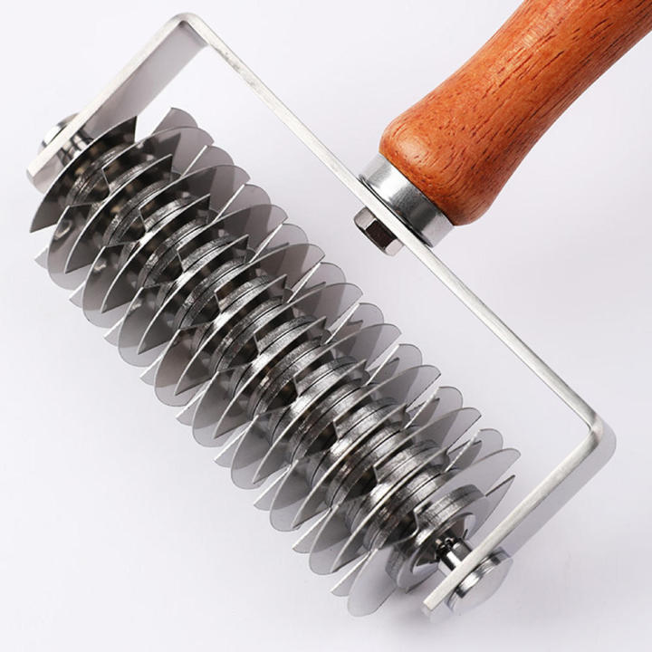 Easy-Clean%20Pizza%20Roller%20Cutter%20Dough%20Lattice%20Stainless%20Steel%20Ergonomic%20Lattice%20Roller%20Cutter%20Wooden%20Handle%20Pizza%20Cutter%20for%20-%20Image%207