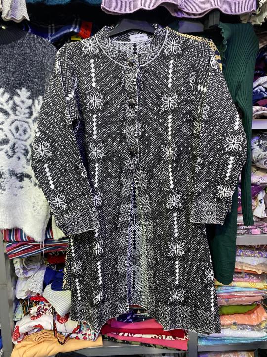 Women%E2%80%99s%20Jacquard%20Front-Open%20Sweater%20Black%20Acrylic%20Wool%20Long%20Fashion%20Sweater,%20Free%20Size%20-%20Image%204