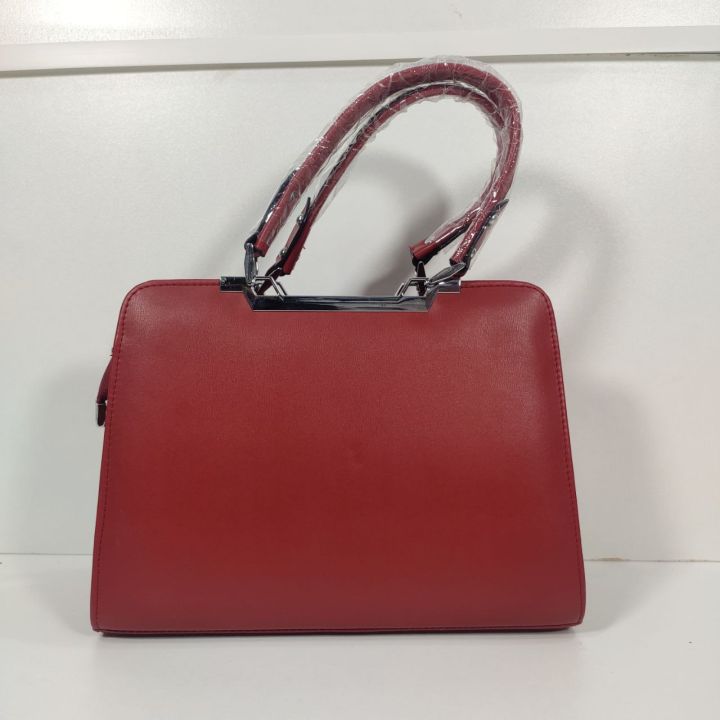 Elite%20Non%20Leather%20-%20Red%20Luxe%20Shoulder%20Fashion%20Bag%20For%20Women%20-%20The%20Ultimate%20Statement%20of%20Style%20&%20Trend%20-%20Height%2022cm%20&%20Width%2029cm%20-%20Image%202