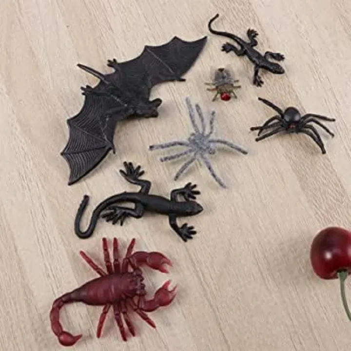 Plastic%20Realistic%20Bugs,%20Spider%20Bat%20Cockroach%20Insect%20Toys%20for%20Halloween%20Party%20(3+%20age)%20-%20Image%203
