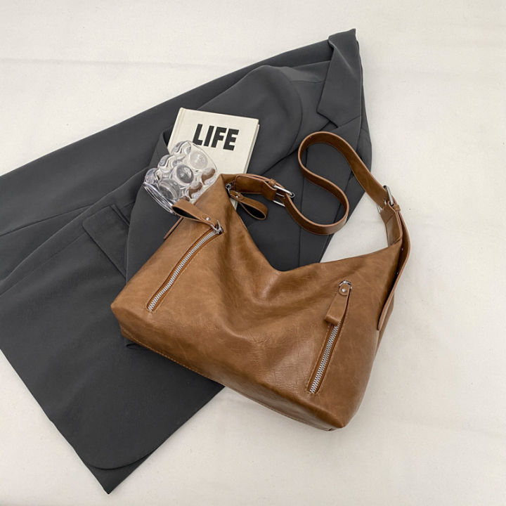 Retro%20fashion%20versatile%20large%20capacity%20bag%20women's%20new%20double%20pocket%20winter%20commuter%20tote%20bag%20niche%20shoulder%20bag%20-%20Image%203