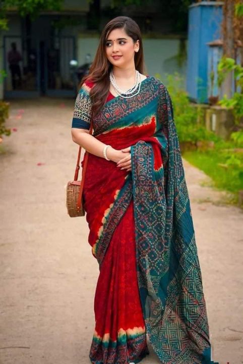 Eid%20Special%20Elegant%20Stylish%20Digitial%20Print%20Batik%20Print%20Saree%20With%20Blouse%20Piece%20-%20Image%203
