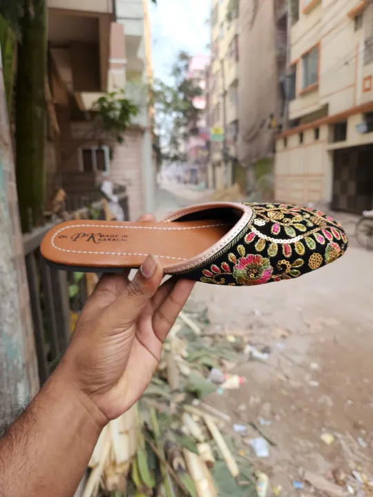 Girls%20exclusive%20Eid%20collection%20nagra%20shoes%20-%20Image%205
