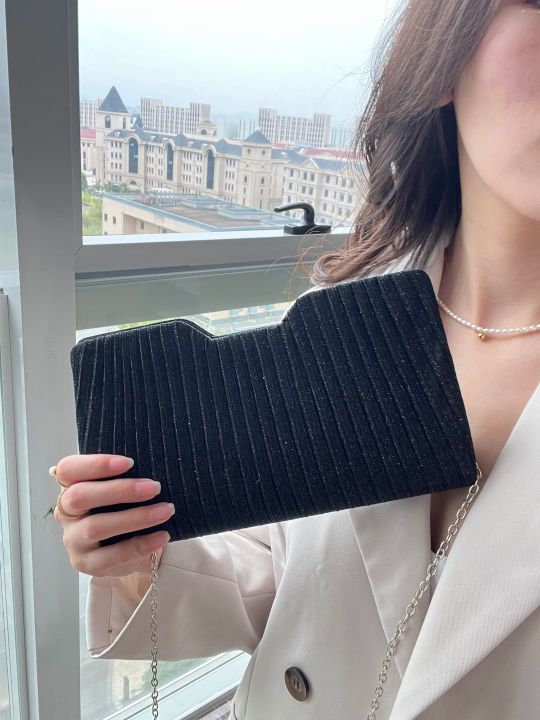 Stylish%20Premium%20dinner%20Party%20Bag%20Light%20Luxury%20Stripe%20Clutch%20bag%20Metal%20chain%20shoulder%20bag%20Simple%20underarm%20Party%20Evening%20dress%20bag%20-%20Image%204