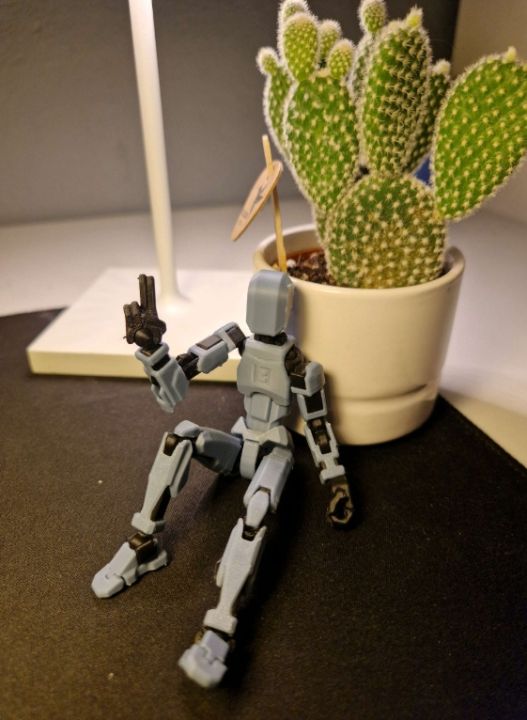 Articulated%203D%20Printed%20Dummy%20Figure%20%7C%20Fully%20Poseable%20Robot%20Mannequin%20%7C%20Desk%20Toy,%20Stop%20Motion%20Figure,%20Drawing%20Reference%20Model%20%7C%20Mechanical%20Human%20Action%20Figure%20for%20Artists,%20Creators%20&%20Collectors%20-%20Image%206