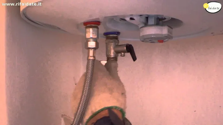 Safety%20Valve%201/2%20inch%20Geyser/Water%20Dispenser%20Safety%20Valve,%20Brass%20safety%20valve,%20Pressure%20relief%20valve%20for%20Water%20Heater%20/%20Geyser%20-%20Image%209