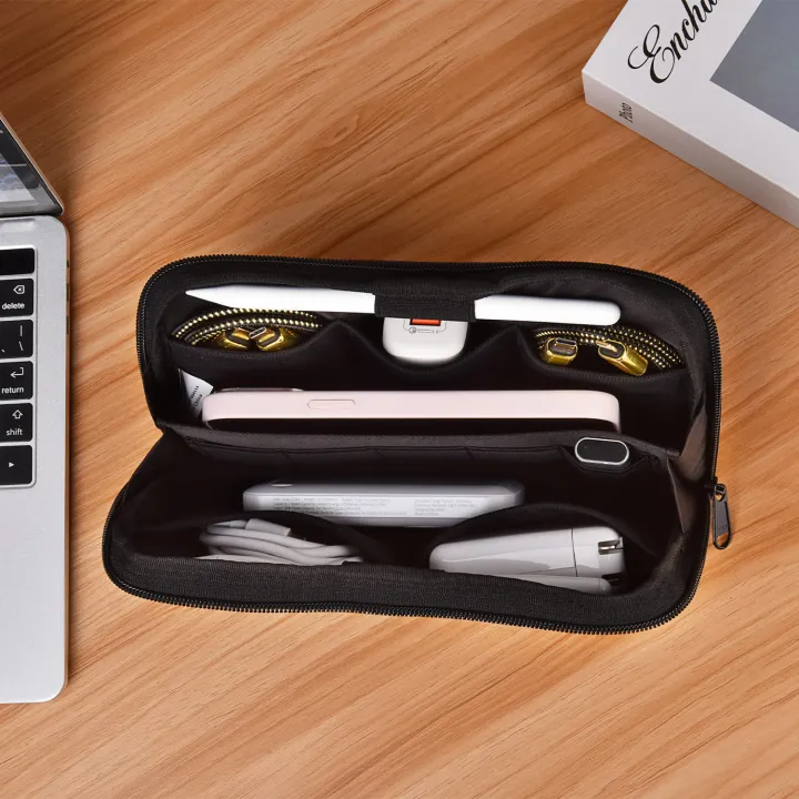 WiWU%20Alpha%20Tech%20Pouch%20Electronics%20Organizer%20Travel%20Bag%20for%20Macbook%20Accessories%20-%20black%20-%20Image%204
