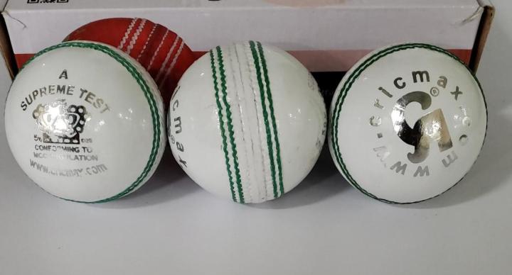 Cricket%20Ball%20-White%20colour%20Leather%20in%204%20pat%20-%20Image%205
