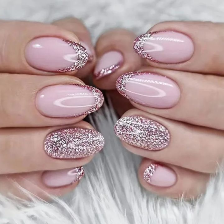 24Pcs Short Round Head False Nails Glitter Pink Almond Nails French Full Cover Press on Nails Wearable Nail Tips Manicure