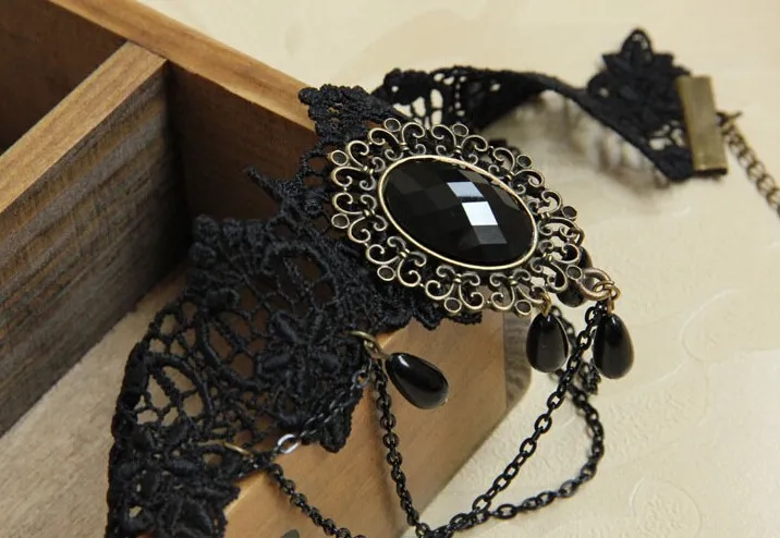 Retro%20Black%20Lace%20Tassel%20Choker%20Necklace%20Clavicle%20Chain%20False%20Collar%20Gothic%20Style%20Adjustable%20Lace%20Necklace%20for%20Women%20Girls%20-%20Image%206