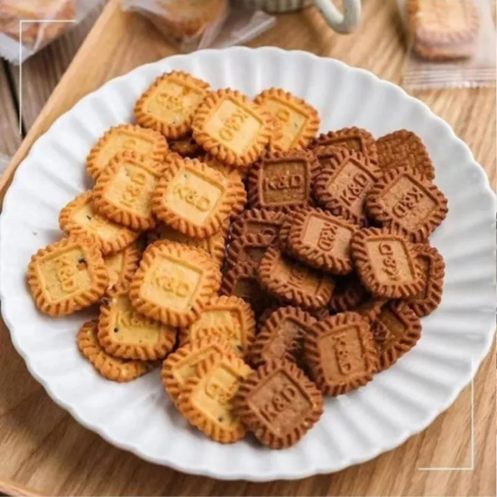 Raw%20coconut%20latte,%20small%20cubes,%20biscuits,%20oatmeal%20flavor,%20coffee%20flavor,%20coffee%20flavor,%20casual%20drama%20snacks,%20coffee%20companion%20refreshments%20-%20Image%202