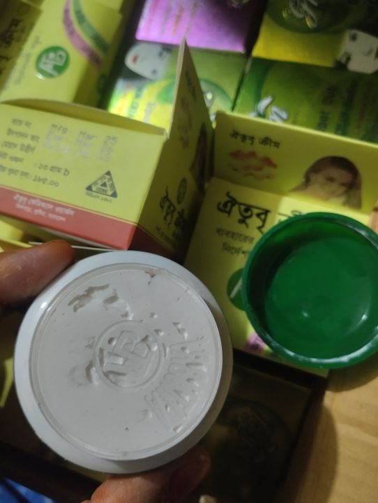 Oitubri%20Night%20Cream%20White%20Fairness%20/%20Brone%20Out%20Spot%20&%20Fairness%20for%20Men%20&%20Women%20Pack%20-%20Image%206