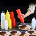 240/480ml Sauce Squeeze Bottle Twist Cap Squeeze Bottle Kitchen Gadgets. 