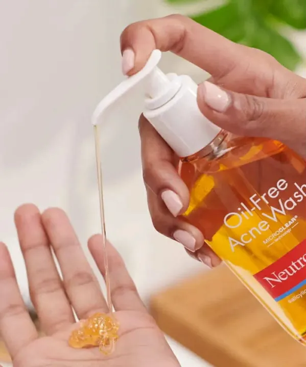 Neutrogena%20Oil-Free%20Acne%20Wash%20177%20Ml%20Facial%20Cleanser%20for%20Acne%20Prone%20Skin%20Gentle%20Daily%20Exfoliation%20Non%20Comedogenic%20-%20Image%202