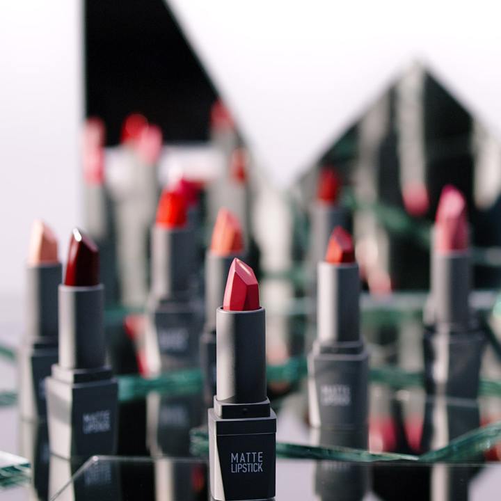 Alix%20Avien%20Matte%20Lipstick%20-%20412%20Warm%20Brown%20-%204.5ml%20-%20Image%203