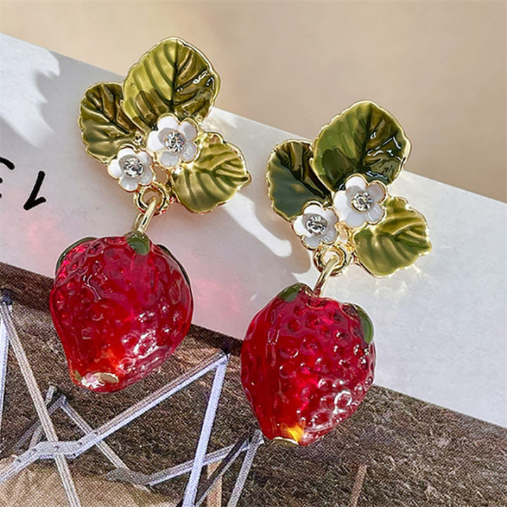 1Pair Fashion Elegant Strawberry Earrings Delicate Light Luxury Stud Earrings For Women Girls Versatile Jewelry Accessories Runrui