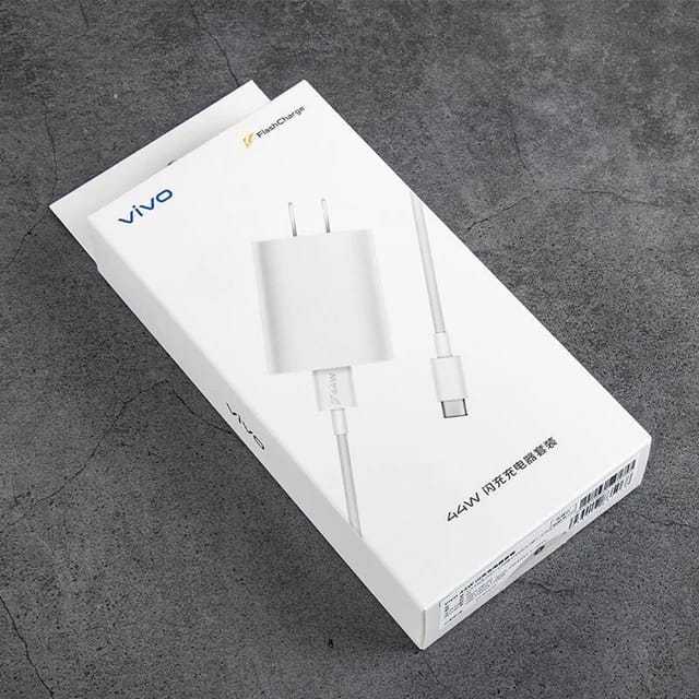 Vivo%2044W%20Fast%20Charger%20Flash%20Charging%20Power%20Adapter%20With%20Usb%20Type%20C%20Cable%20For%20Vivo%20X70%20X60%20X50%20Pro%20IQOO%20Neo855%20Z5X%20S6%20S7%20Y5s%20-%20Image%203