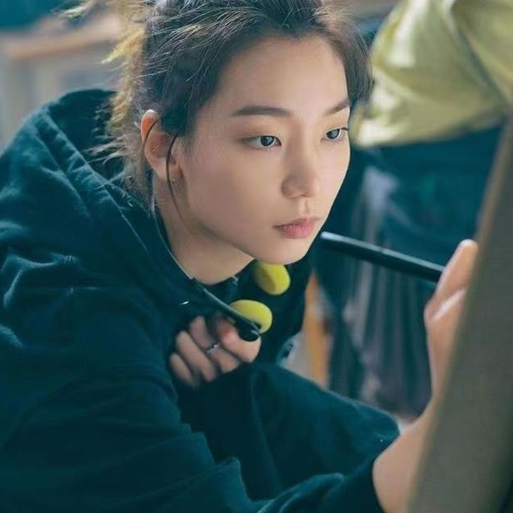 Classic%20Headphone%20Music%20Mp3%20Walkman%20Retro%20Feelings%20Portable%20Wired%20Headphones%20Wearing%20Sports%20Headphones%20Fashion%20Photo%20Props%20Hudduo%20-%20Image%203