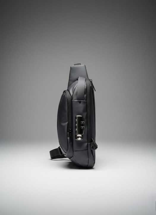 The%20Urban%20Charge%20Master%20Sling%20Secure,%20Smart,%20and%20Ready%20for%20Your%20Daily%20Carry%20-%20Image%203