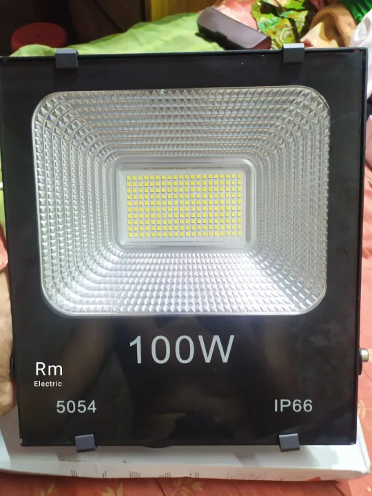 Flood%20led%20100%20watt%20powerfull%20led%20light%20for%20outdoor%20Led%20Flood%20Light%20100watt%20Factory%20Outdoor%20lighting%20parking%20light%20Road%20light%20energy%20saving%20lamp%20Apartment%20Light%20Industrial%20Light%20100watt%20halogen%20led%20SMD%20-%20Image%203