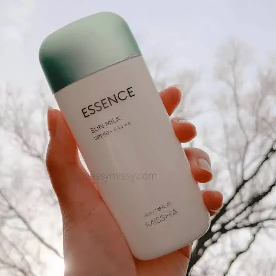 Missha%20Essence%20Sun%20Milk%20SPF50+/PA+++%20(70ml)%20-%20Image%204
