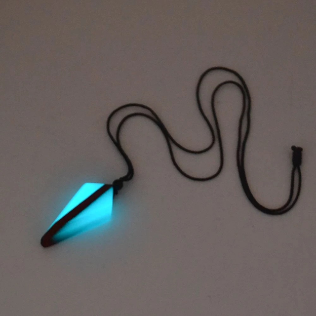 Arrow%20Glow%20at%20%20Night%20Necklace%20for%20male%20female%20unisex%20Wood%20Resin%20Jewelry%20glowing%20at%20night%20light%20Gift%20-%20Image%202