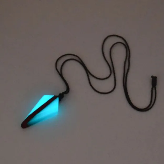 Arrow%20Glow%20at%20%20Night%20Necklace%20for%20male%20female%20unisex%20Wood%20Resin%20Jewelry%20glowing%20at%20night%20light%20Gift%20-%20Image%202