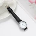 Women Quartz Alloy Watch Ladies Fashion Small Dial Casual Watch Leather Wristwatch for Women.