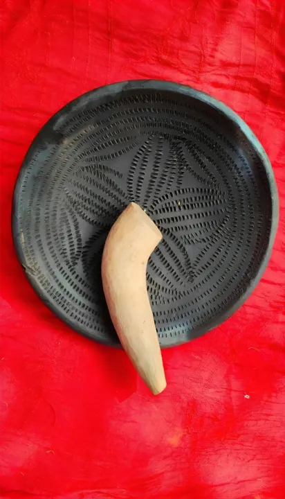 Traditional%20Clay%20Cooking%20Press%20Pot%20with%20Wooden%20Handle%20for%20Rice%20and%20Cooking%20-%20Image%202