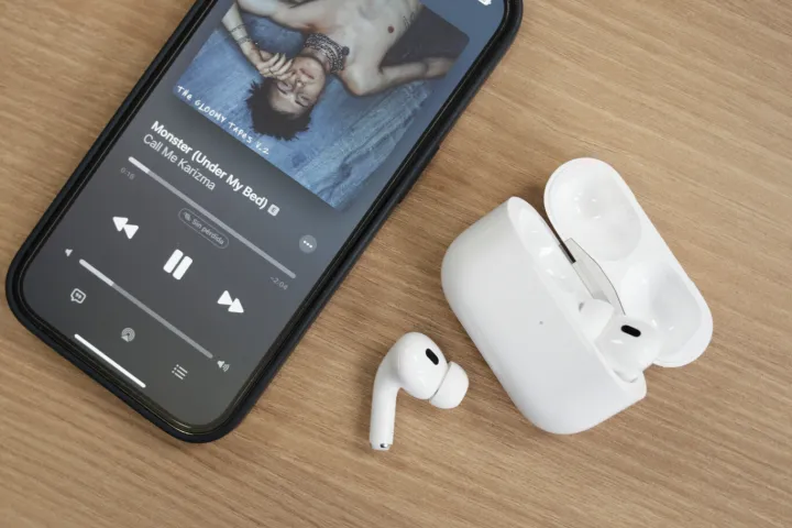 Airpods%20Pro%20/%20tws%20wireless%20earbuds%20Bluetooth%20bluetooth%20replica%20headphone%20With%20%20High%20Base%20and%20long%20Battery%20-%20Image%204