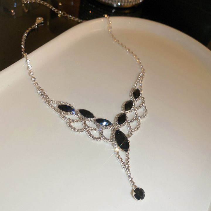 3Pcs%20Fashion%20Vintage%20Geometric%20Hollow%20Rhinestone%20Necklace%20Earrings%20For%20Women%20Versatile%20Wedding%20Bride%20Jewelry%20Sets%20Accessories%20Qoddess%20-%20Image%207