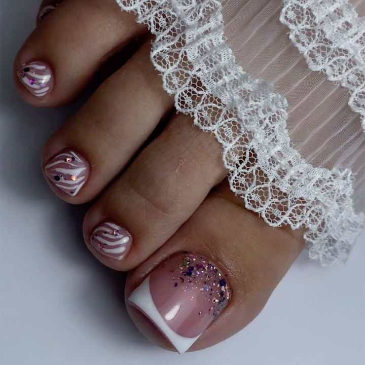 24pcs%20Simple%20French%20toe%20nails%20tips%20glitter%20diamond%20design%20press%20on%20toenails%20short%20full%20cover%20artificial%20foot%20nail%20with%20glue%20-%20Image%204