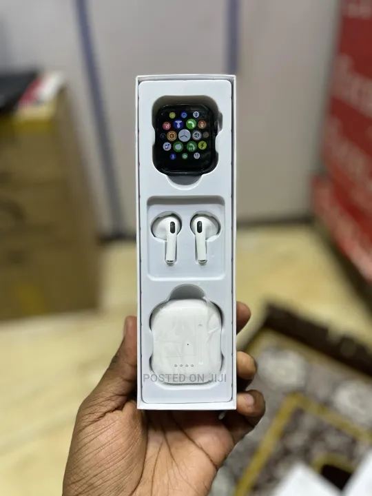 Watch%208%20Max%20DM03%20Smart%20Watch%20and%20Free%20Bluetooth%20Earpds%20-%20Image%204