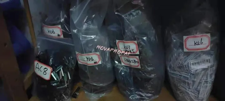 Novaphopat%20Tray%20For%20Zero%204%20X%208%20Neo%20Hot%2010%20Lite%20Note%204%207%2010%2011%20Pro%20Plus%20X657%20X693%20Sim%20Holder%20Slot%20Adapter%20Reader%20-%20Image%207