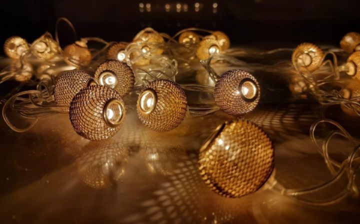 jhumka%20Hollow%20Metal%20String%20Fairy%20Light%20Balls,%20Metal%20Fairy%20Light,%20Golden%20Fairy%20Light,%20LED%20Metal%20String%20Fairy%20Mini%20Bulb-Shape%20Lantern,%20Home/Room%20&%20Wedding%20Party%20Decoration%20Light%20-%20Image%204
