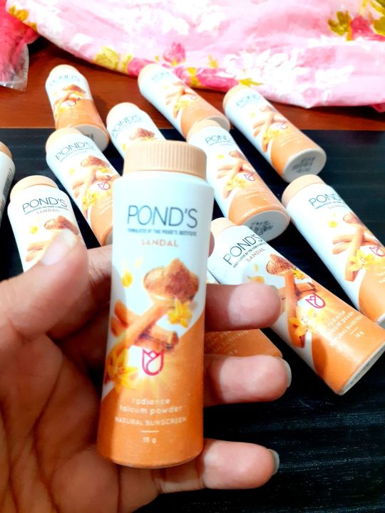 Ponds%20Sandal%20Radiance%20Talcum%20Powder%20with%20Natural%20Sun%20Protection%7C%20Perfumed%20Talc%20with%20Goodness%20of%20Real%20Sandalwood%20Oil%20for%20Smooth%20&%20Radiant%20Skin%20-%20Image%203