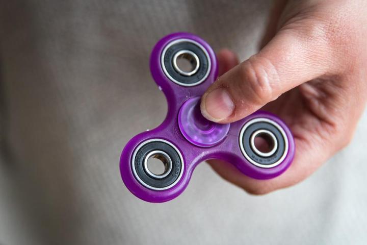 Fidgets%20Hand%20Spinner%20Finger%20Bearing%20Toys%20for%20Kids.%20-%20Image%204