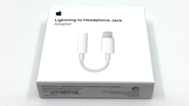 Lightning%20to%203.5%20mm%20Headphone%20Jack%20Adapter%20Lightning%20adapter%20-%20Headphone%20-%20Headphone%20-%20Ear%20Phone%20-%20Earphone%20-%20Image%203