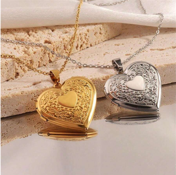 Small%20Love%20Heart%20Photo%20Locket%20Necklace%20for%20Kids%20and%20Women,%20Stainless%20Steel%20Pendant,%20Trendy%20Design,%20Ideal%20Gift%20for%20Anniversary,%20Engagement,%20or%20Special%20Occasions%20-%20Image%204