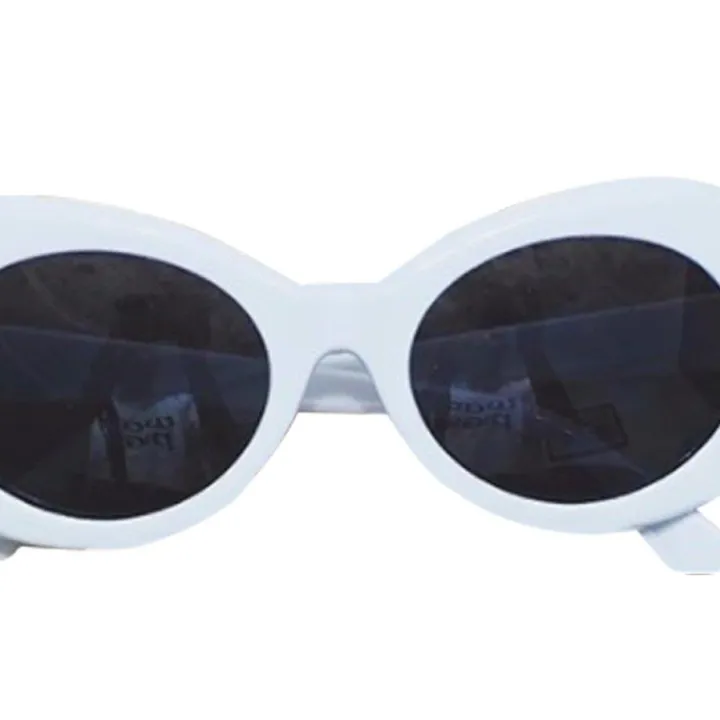 W%20Bold%20Retro%20Oval%20Mod%20Thick%20Frame%20Sunglasses%20Clout%20Goggles%20with%20Round%20Lens%2051mm%20-%20Image%204
